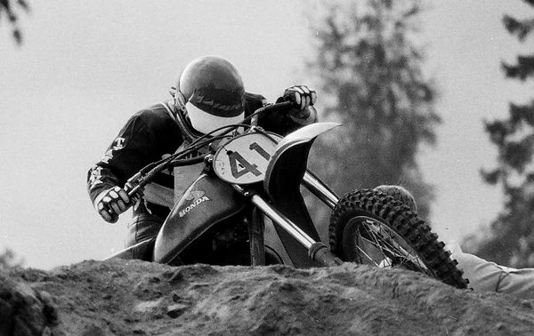 Ruskeasanta 1979 joukkue MM-500. Ei tulosta.